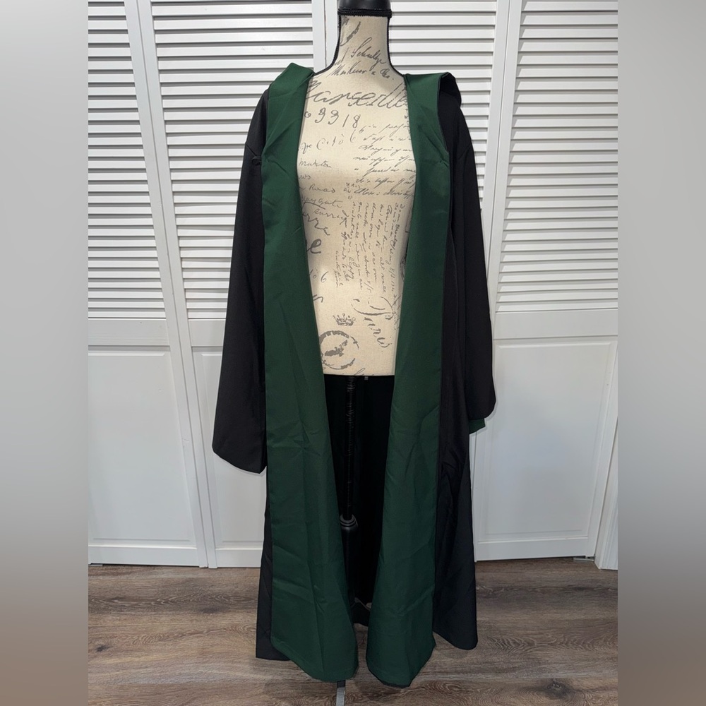 NWOT🐍Universal Studios The Wizarding World Of Harry Potter Slytherin House Robe - Picture 5 of 13